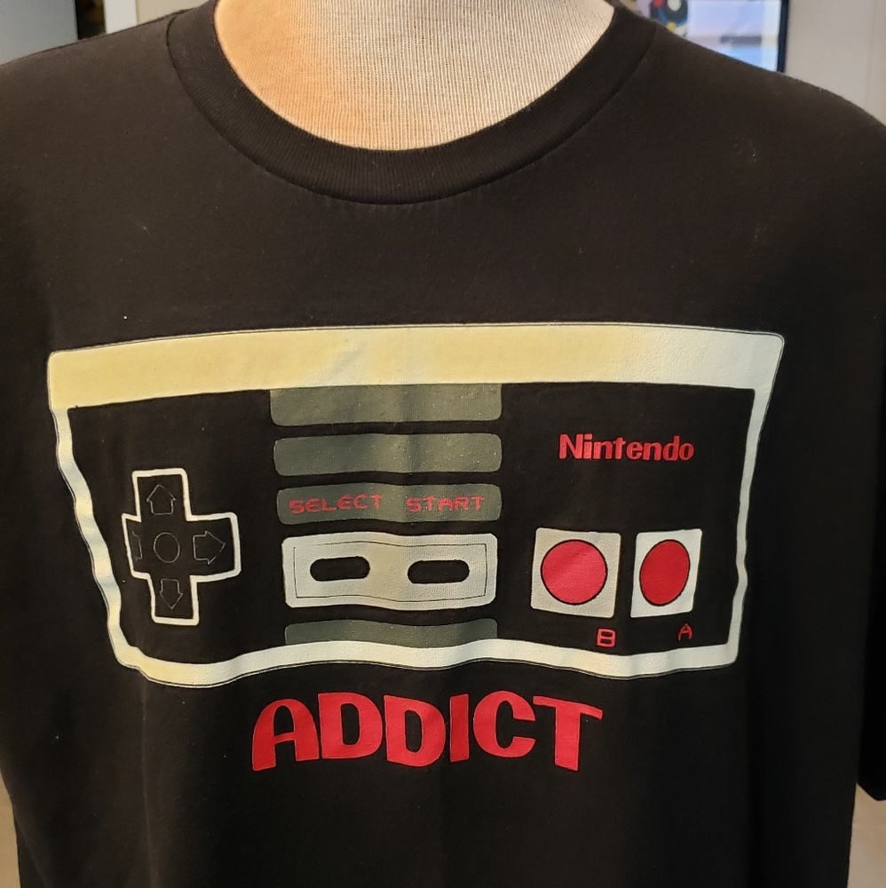 2012 Nintendo licensed brand t-shirt.